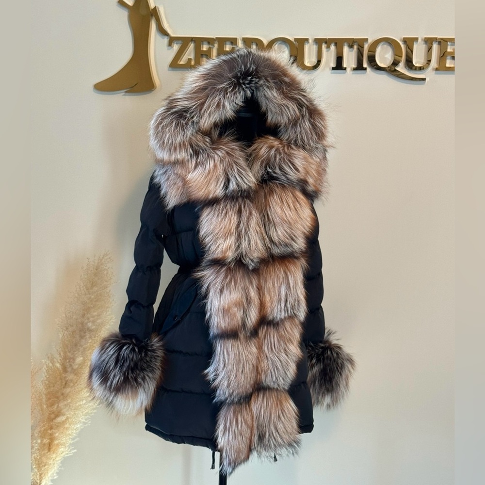 Black Parka with argentina fox fur details
Designed in italy